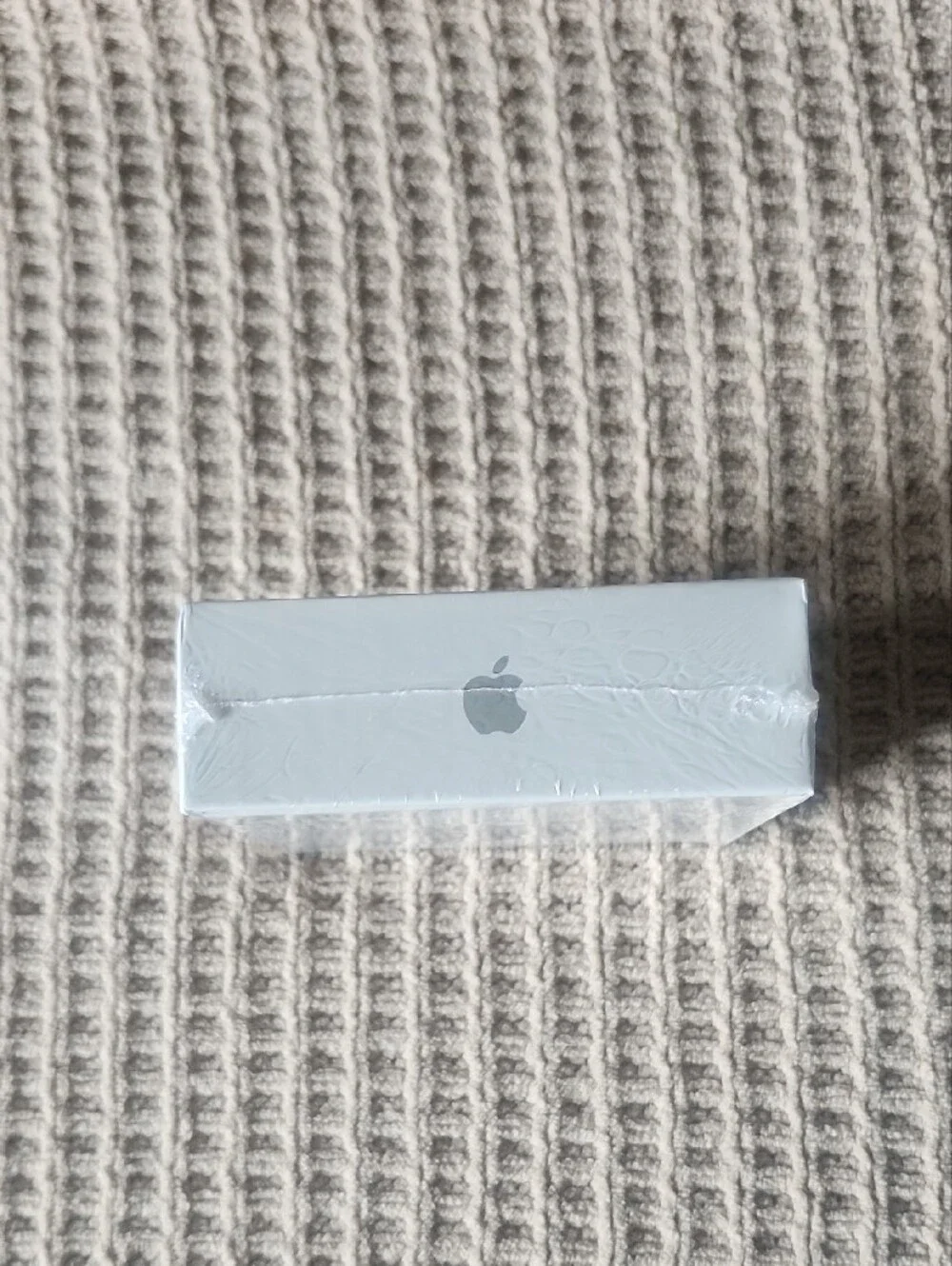Apple White Wireless Earbuds with Charging Case Artwork